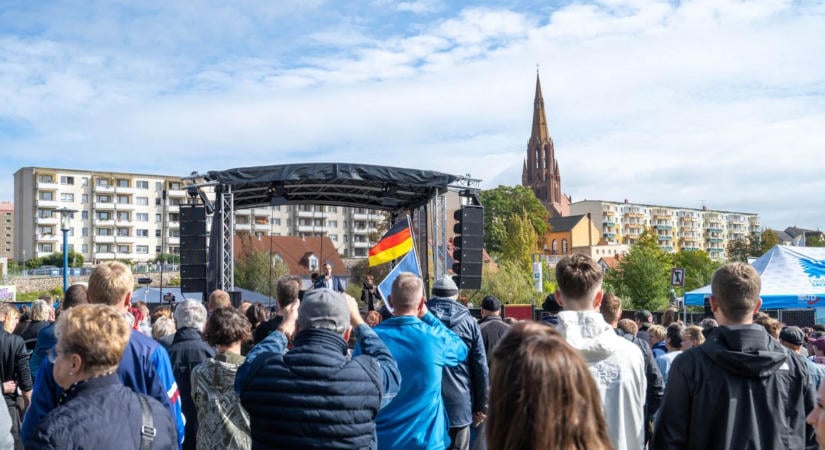 Putyin különmegbízottja gazdasági előnyöket ígérve kampányolt az AfD mellett egy tartományi választáson