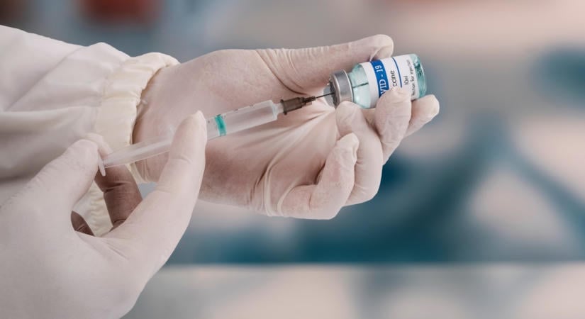 Napokon belül indul a vakcinázás Magyarországon: fontos korlátozások lépnek életbe több vármegyében