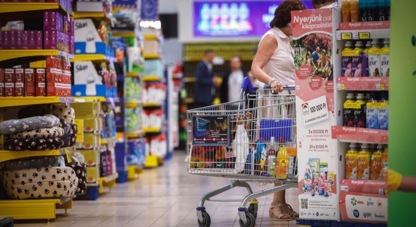El kéne engedni végre az árrésstopot és a különadót: 600 milliárdos növekedést, több akciót és olcsóbb termékeket hozna a kivezetésük – „eljött az utolsó pillanat, nincs más hátra!"