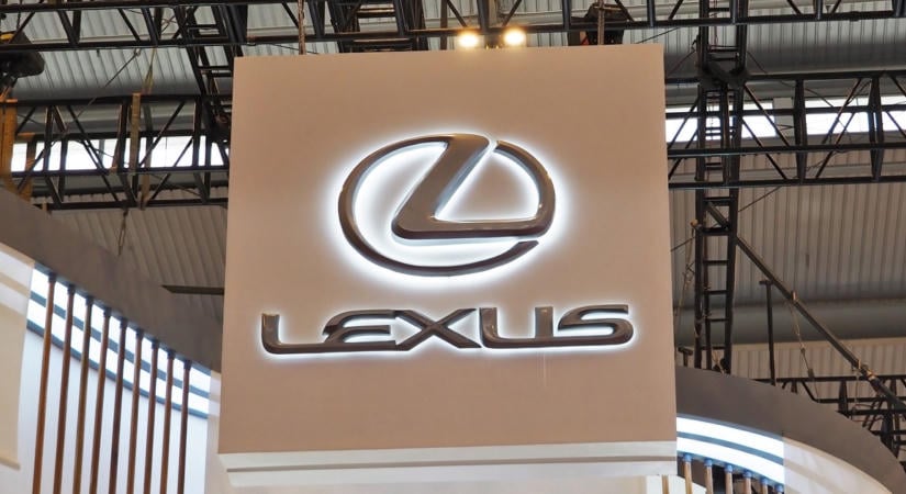 Ez nem egy AI-generált kép, hanem egy igazi Lexus!