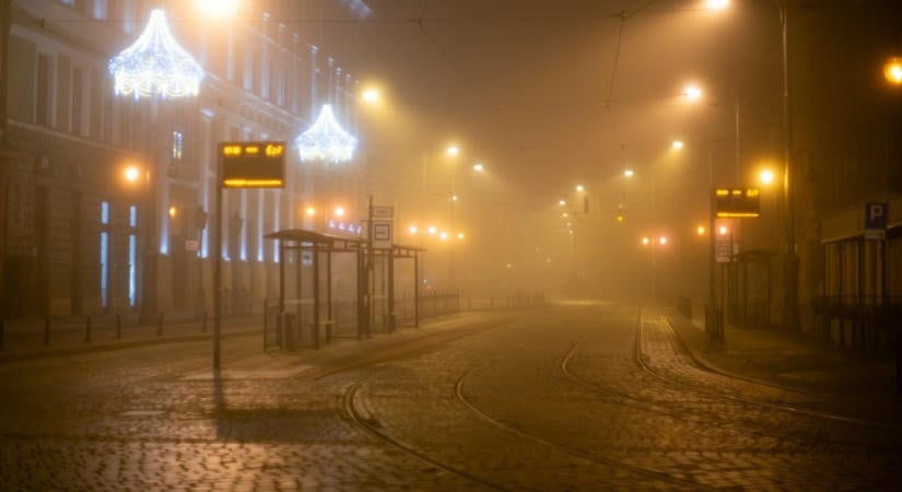 Példátlan zavargások, kijárási tilalom, miniszteri lemondás – forr a levegő Franciaországban