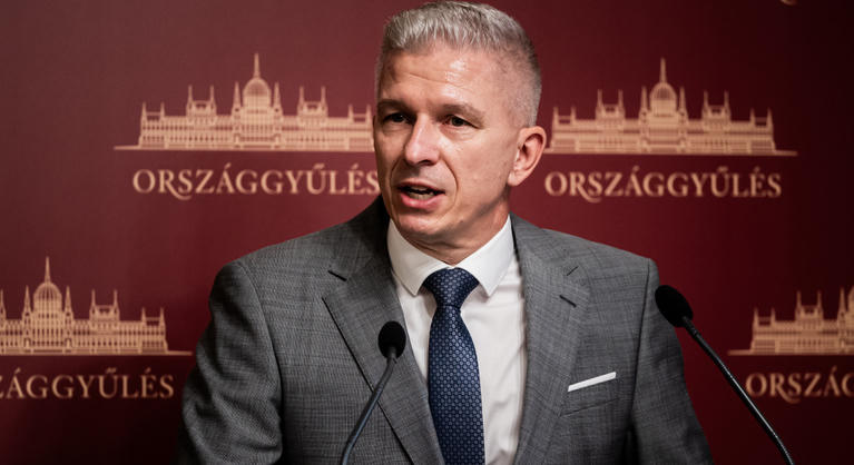 „Az Orbán–Matolcsy-paktum a történelem legnagyobb bankrablásához vezetett”
