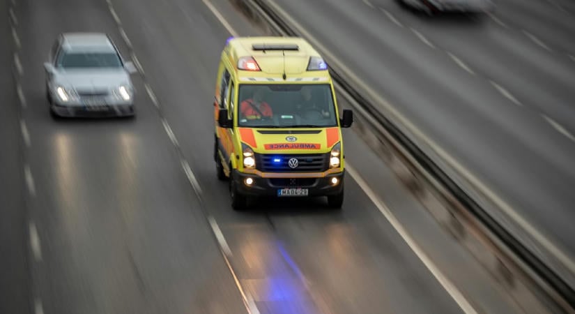 Kisbusz és személyautó ütközött Miskolcnál, két ember meghalt