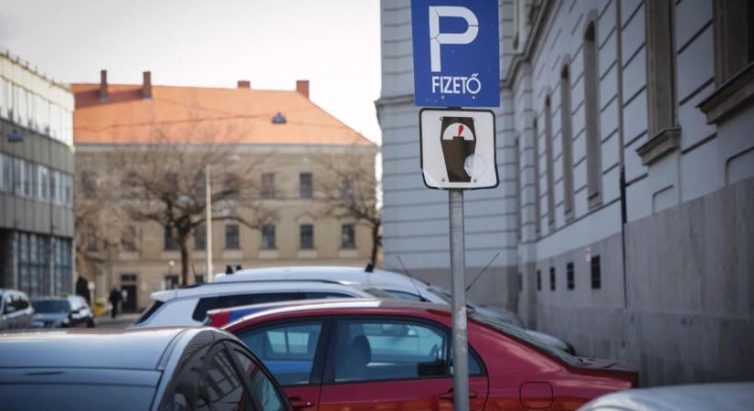 Igen, jól látod, ennyibe fáj, ha Egerben parkolsz: itt a lista, hol érhet a legnagyobb pofon!