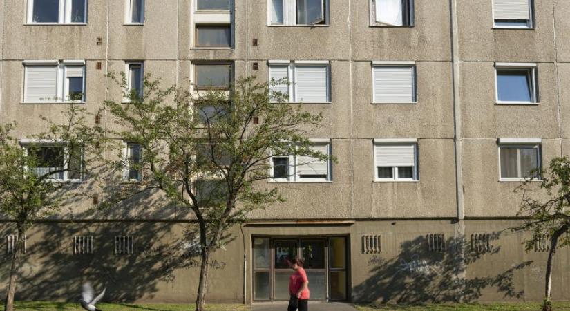 Ugyan elhalasztotta a kormány a szabályozhatatlan távfűtéses lakások modernizálási programját, de ettől még a rezsiárhoz hozzányúlhatnak