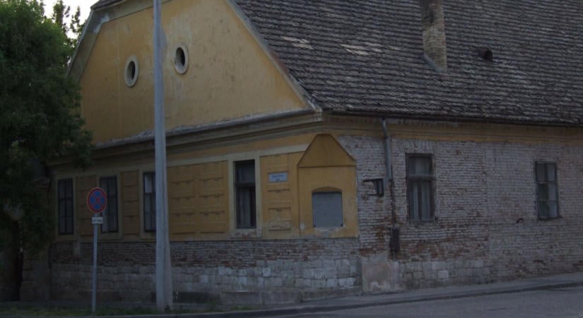 A paksiak még az udvaron is lesték Deák Ferencet – különös múltat őriz a híres ház a haza bölcséről