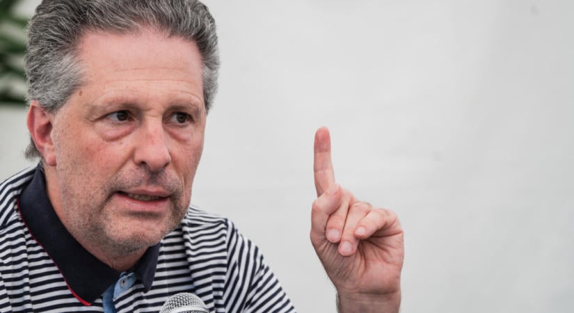 Schiffer András elnyűhetetlen: nemrég még a Mi Hazánk alkotmánybíró-jelöltje volt, most már a DPK Akadémia előadója