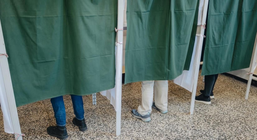 Hat településen tartanak ma időközi önkormányzati választást