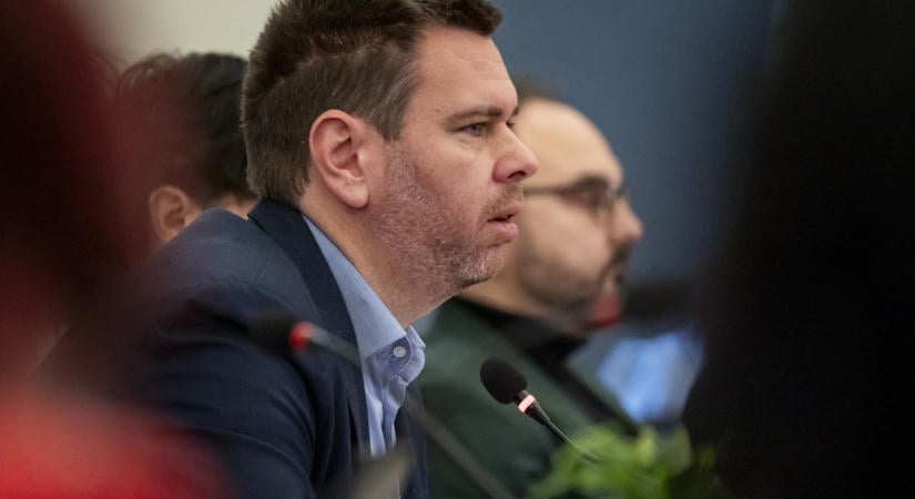 „Elég nehéz döntéseket is meg kellett hoznunk” – Vitézy a közlekedés jövőjéről beszélt