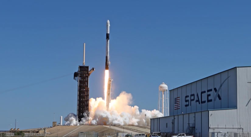 Súlyos lépésre készül a SpaceX: az egész űripart megrengetheti a rakétahiány