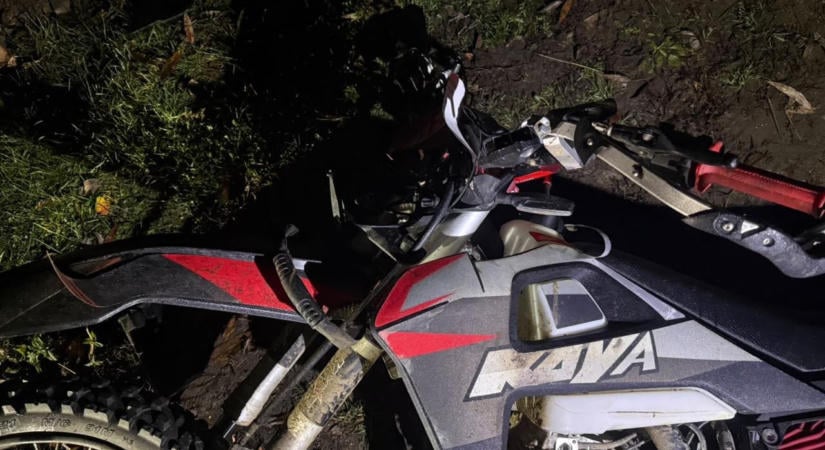 Farönköket szállító teherautónak ütközött, meghalt egy 20 éves motoros a Técsői járásban