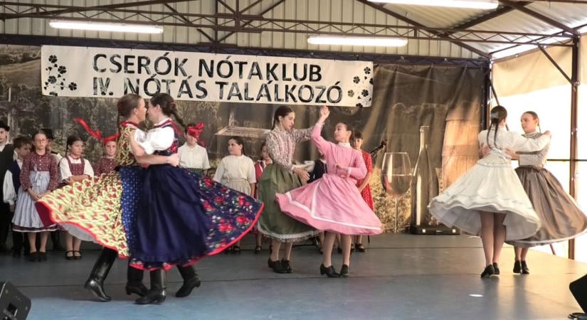 Látványos motoros bevonulással indult a IV. Cserók Nótás Találkozó Győrszentivánon - Fotók