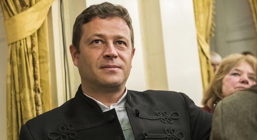 A Budapesti Operettszínház társulata nyílt levélben kér magyarázatot a vezetéstől Orbán János Dénes miatt