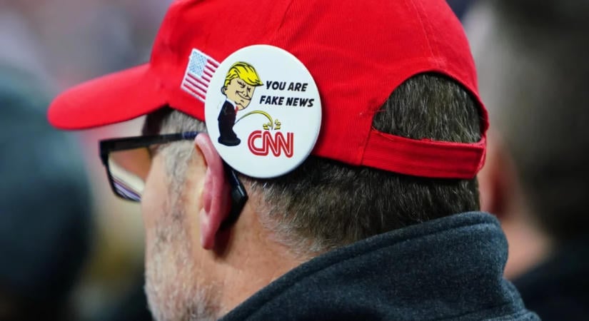 Újabb feszültség: kizárták a CNN stábját Donald Trump elnöki útjáról