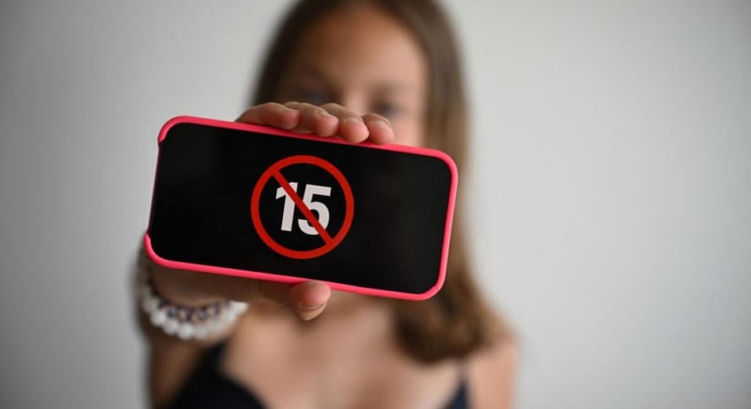 Görögország megtiltotta a közösségi média használatát a 15 éven aluliak számára