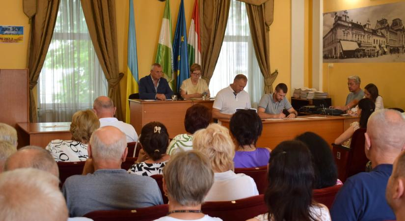 200 ezer hrivnya egyszeri támogatásban részesülnek azok a Beregszászba érkező orvosok, akik ötéves munkaszerződést írnak alá a kórházzal