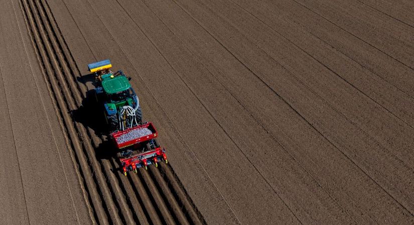 Hatalmas uniós pénzosztás jön, az agrárium is sorban áll, de veszélyben van a külön kerete