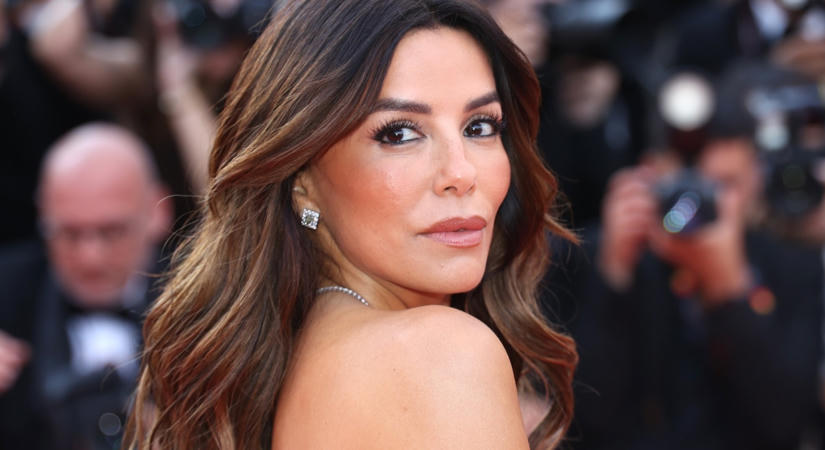 Leesett az állunk: bikinire vetkőzött az 51 éves Eva Longoria, tökéletes alakját még a huszonévesek is megirigyelhetik