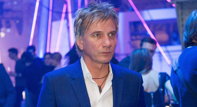 Állatvédők tüntettek hétfő reggel a Retro Rádió előtt Bochkor Gábor korábbi kijelentése miatt