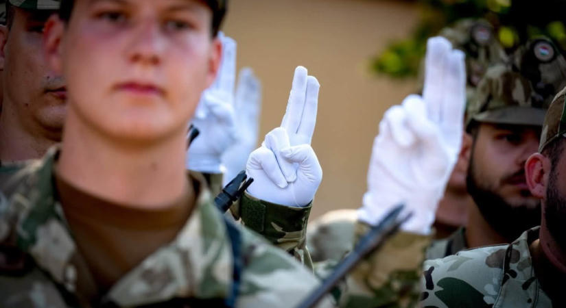 Tisztavatás: hamarosan a NER által elküldött katonák is visszatérhetnek