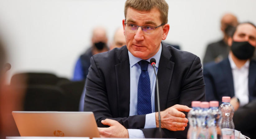 Tíz orosz diplomatát utasított ki Budapest: Rácz András szerint fedett kémeket küldtünk haza