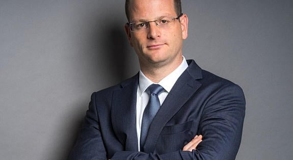 Rendőrök vitték el Tiborcz István üzlettársát, Jellinek Dánielt és Szivek Norbertet