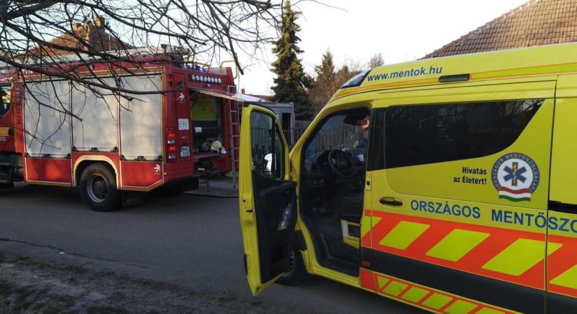 Mentők is a gyöngyösi baleset helyszínén