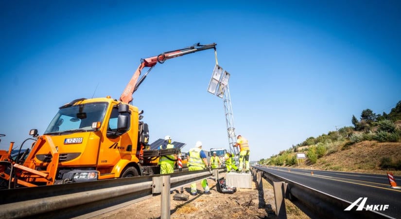 Tíz új sebességmérőt telepítettek az M1-es autópályán az M1 bővítése miatt
