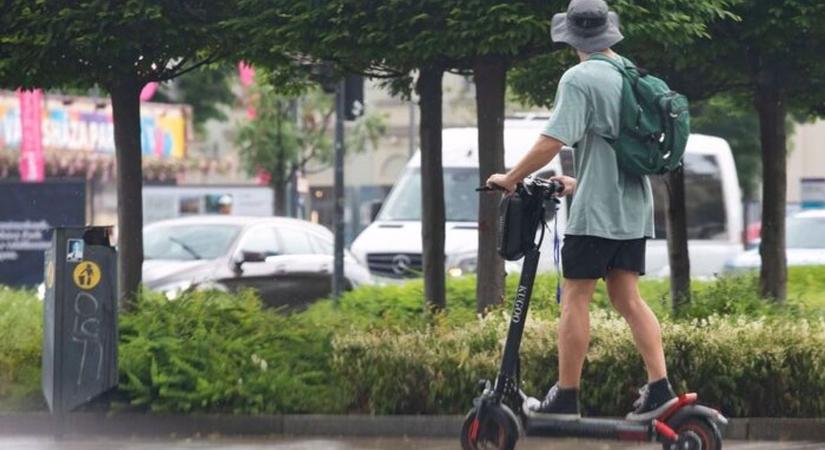 Kemény szigor jöhet az elektromos rolleresekre, akár életkorhoz is köthetik a használatát