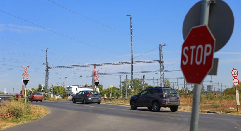 Újabb nagyszabású felüljáró építése indul Debrecenben, megszűnik a várakozás a sorompónál