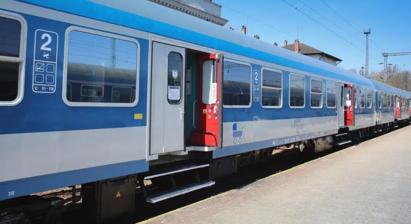 Nagy bejelentést Vitézy Dávid: jövő kedden 999 forintért lehet utazni az egész országban