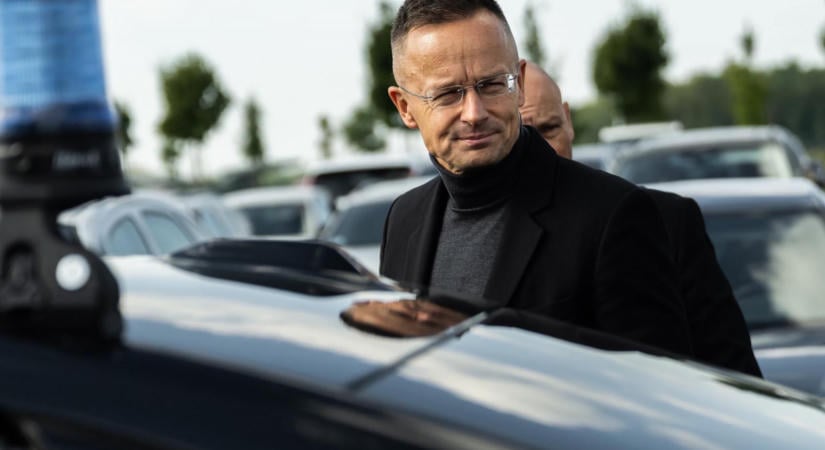 Hamarosan behívathatja a Nemzetbiztonsági Bizottság Szijjártó Pétert a BYD-s állása miatt