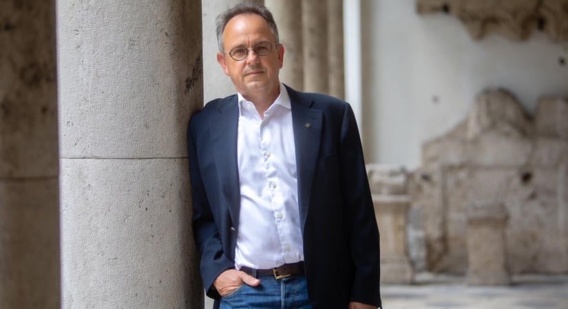 "Politikai fogoly" diplomata-útlevéllel - Bús Balázs is a NER kiváltságosai közé tartozott