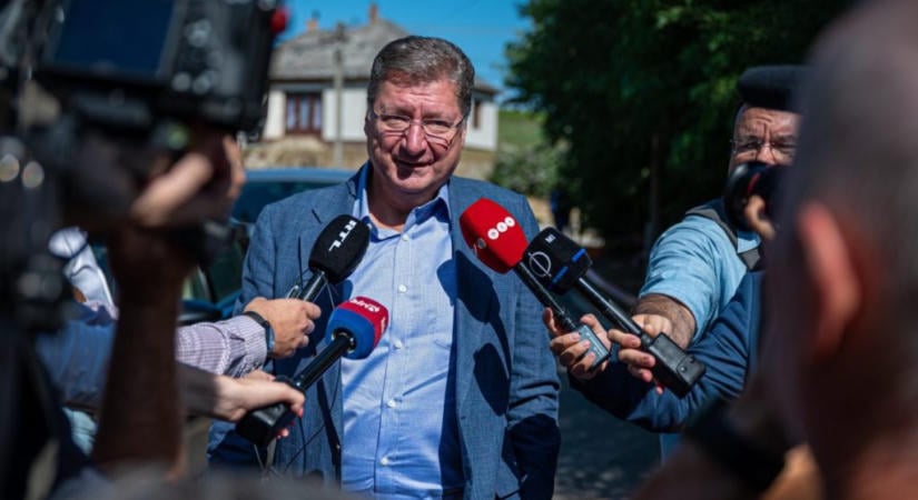 Parragh László állítja, a kamara csak úgy kapott pályázati forrást, ha leszerződtek Balásyval