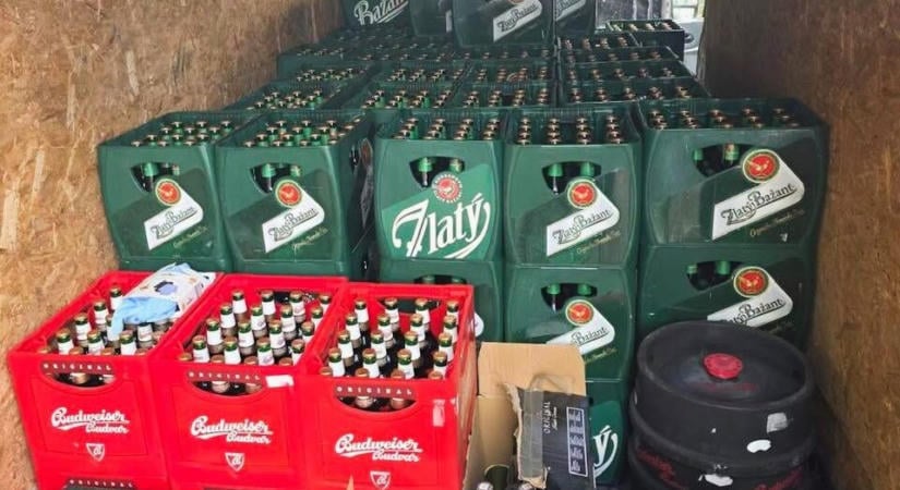 „Saját felhasználásra” hozott 1290 liter sört és 40 liter töményet egy furgonos Szlovákiából, a NAV nem hitt neki