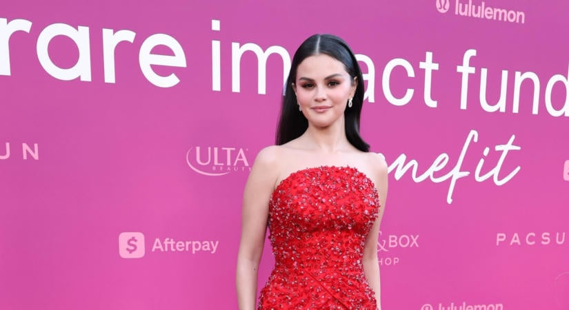 Felelőtlennek tartják Selena Gomezt: a fanok szerint nem kellett volna dohányoznia a veseátültetés után