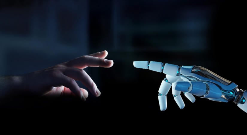Bill Gates szerint csak ebben a négy szakmában nem cseréli fel a mesterséges intelligencia az embert