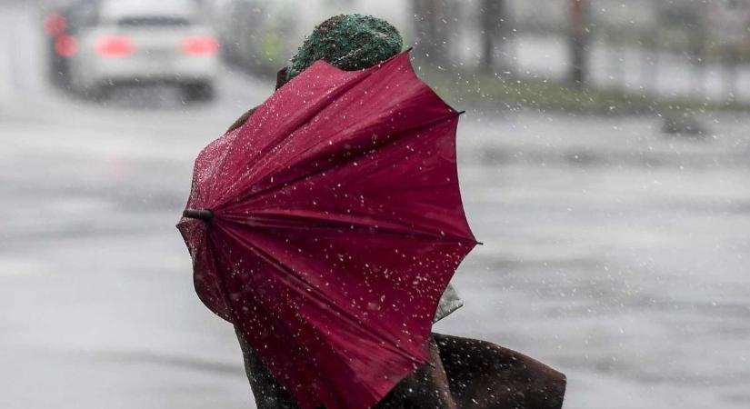 Égszakadás, földindulás: riasztást adtak ki a Dunántúlra