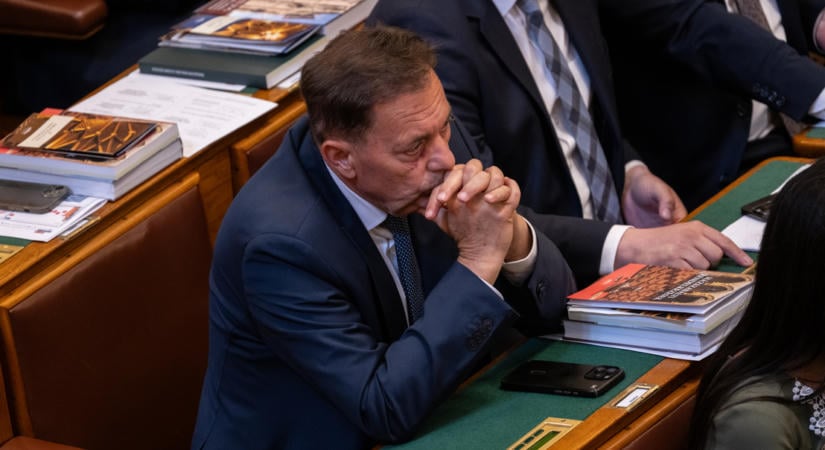 Pócs János lebukott, 35 banki bizonylattal jelentették fel az ügyészségen: a vád szerint tarifája volt a megrendelt lejáratásoknak