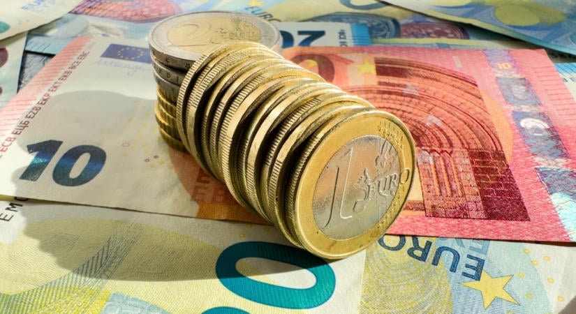 Több, mint egy év után ma mélypontra zuhant az euró