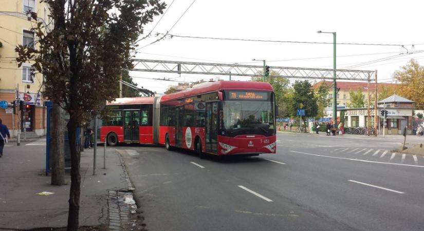 Hétfőtől visszaáll az első ajtós felszállási rend az SZKT járatain