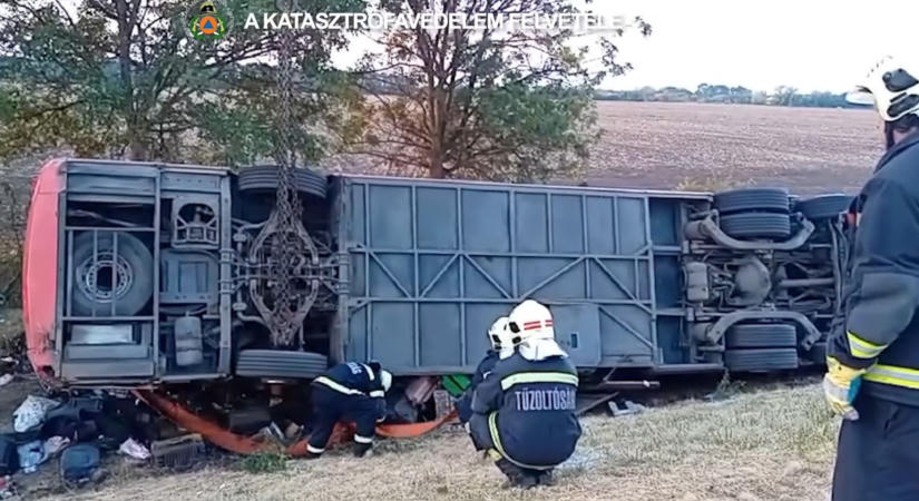 Életveszélyes állapotban van a vasárnap balesetetet szenvedett lengyel busz két sérültje