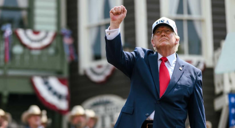 Pereli a sajtó Trumpot