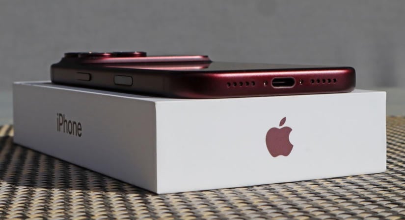 Nem mennek az új iPhone-ok, visszavágta a gyártást az Apple