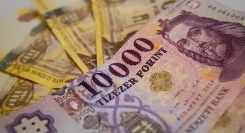 Gyengült a forint péntek reggelre