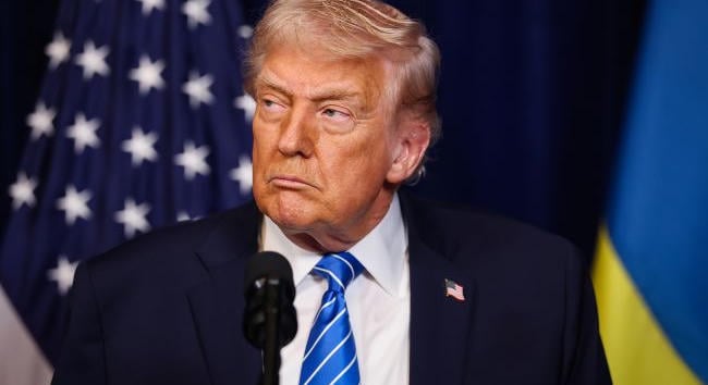 Trump felszólította az ukránokat, hogy válasszanak új elnököt Zelenszkij helyett