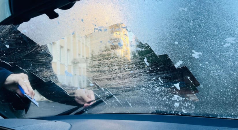Jeges meglepetés várta reggel a zalai autósokat – mutatjuk, mit tilos ilyenkor tenni