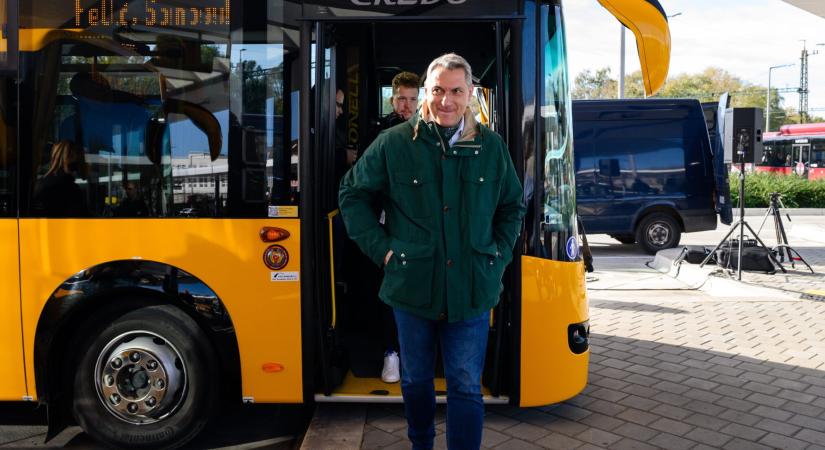Kötelező szenzorok nélkül, kézifékhibával közlekedik több tucat új Credo busz