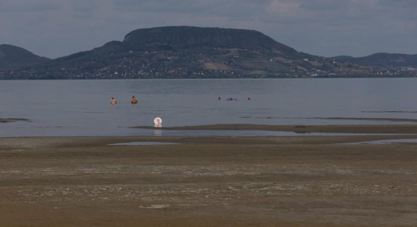 Rémálom a Balatonon: Örökre távol kerülhet a víz a parti luxusnyaralóktól