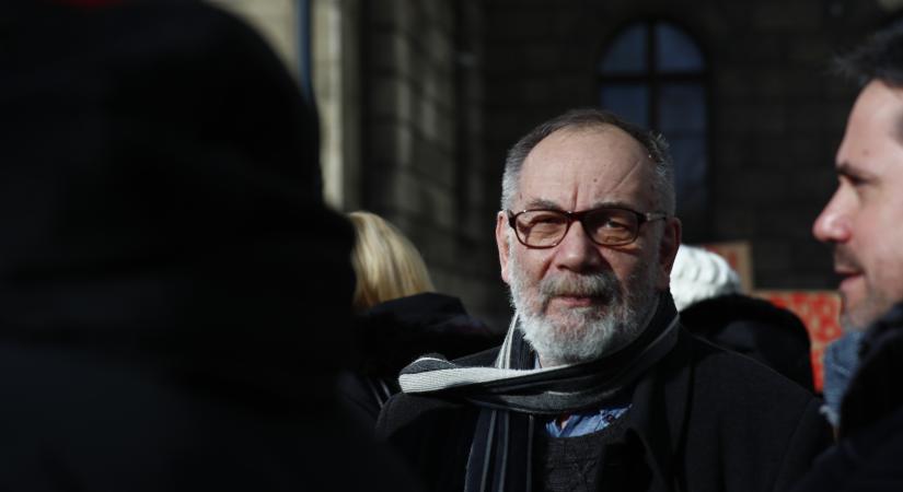 Eladó Tamás Gáspár Miklós egykori belvárosi lakása: ennyit kérnek érte az örökösök